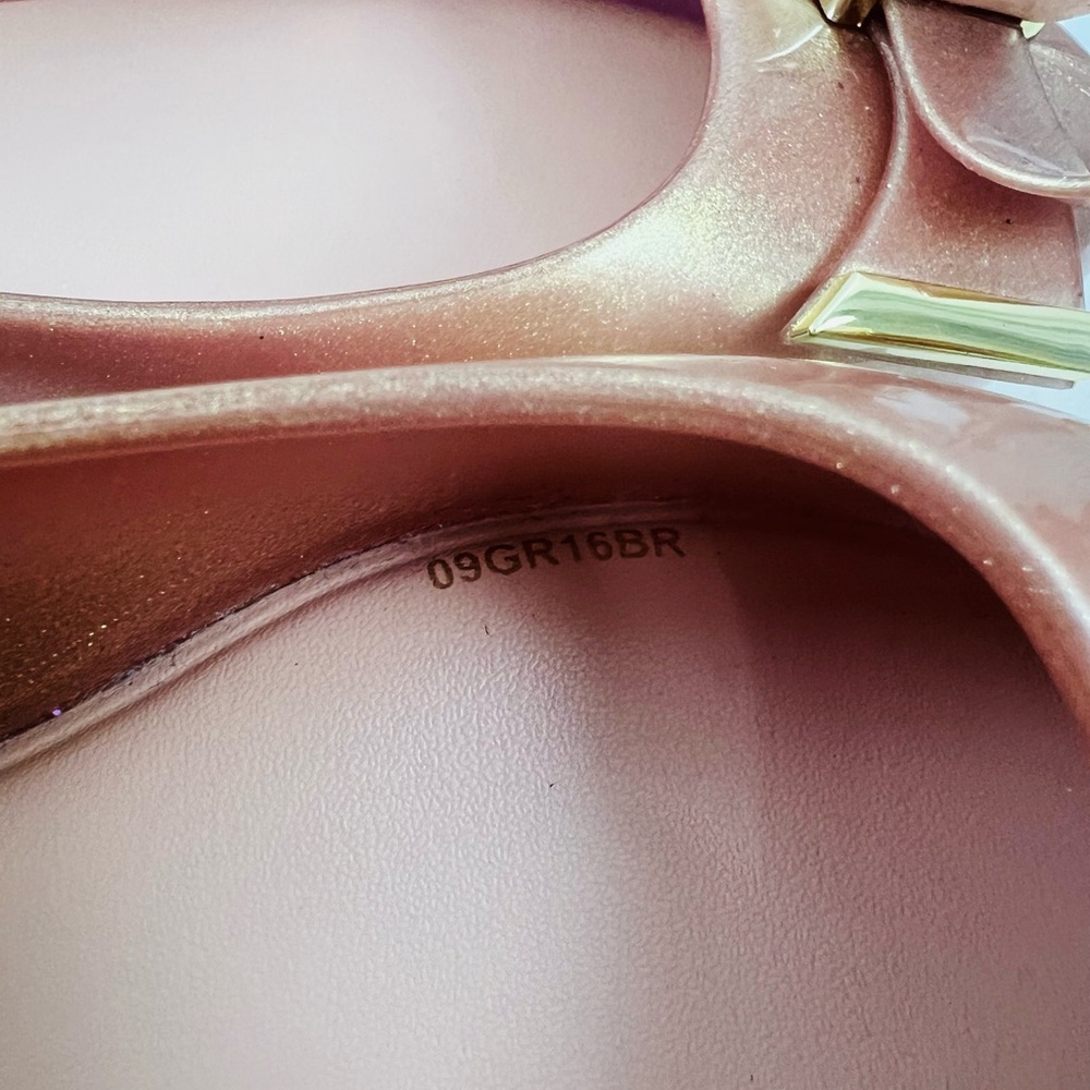 ⭐️HOST PICK⭐️ Mel Dreamed by Melissa Kids Space Love Pumps Rose Gold with Bow - Picture 10 of 12